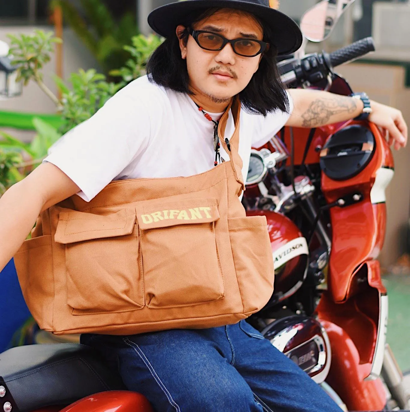 SHOULDER BAG