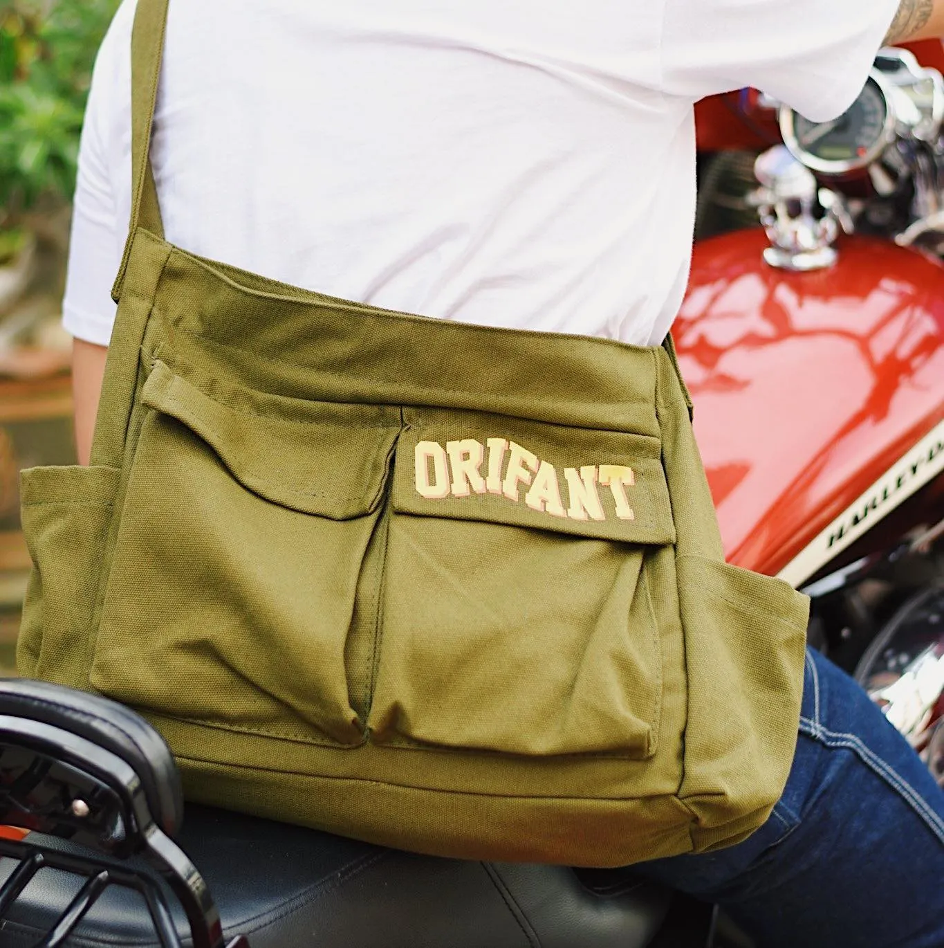 SHOULDER BAG