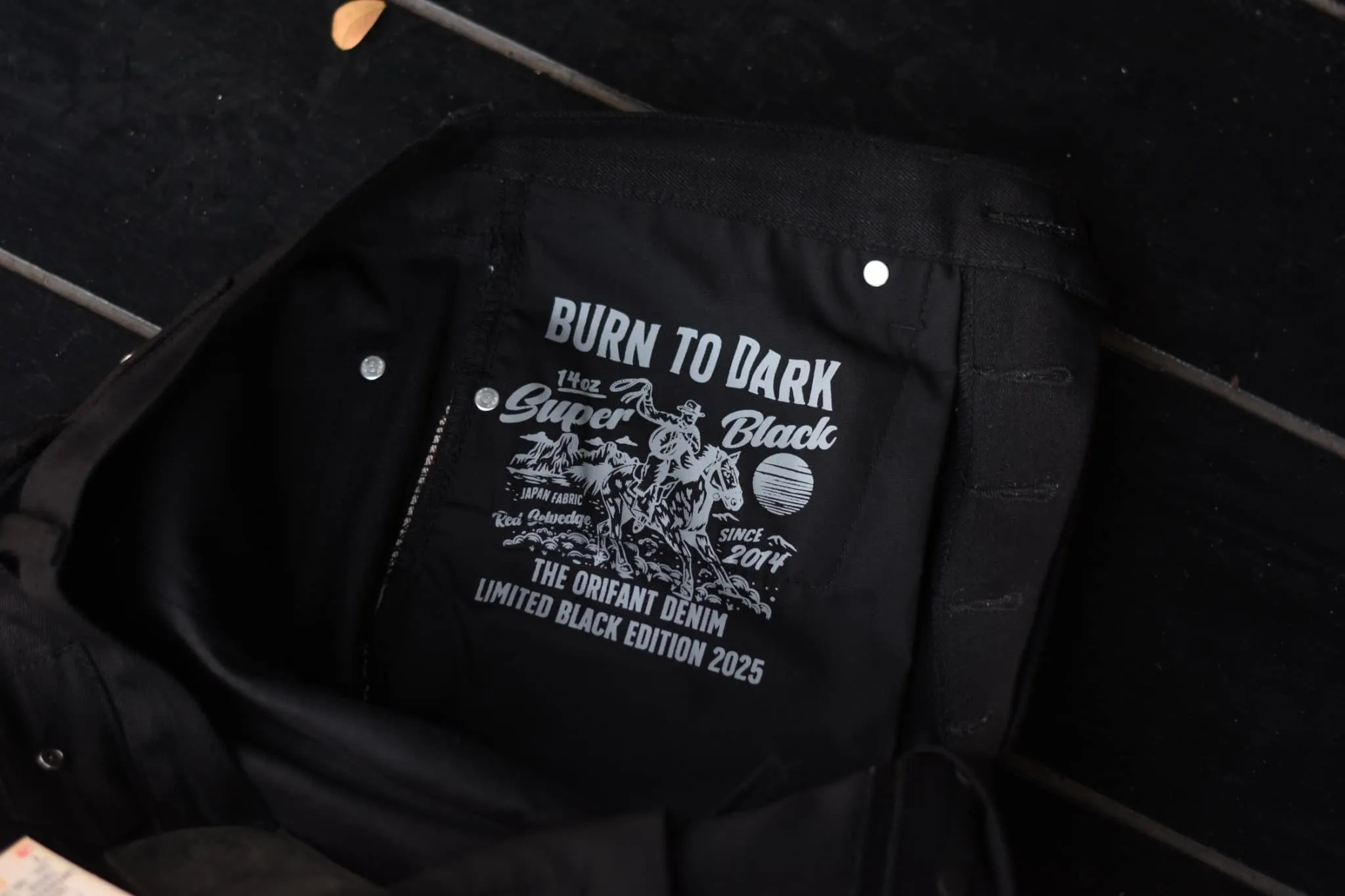 “BURN TO DARK” limited black edition