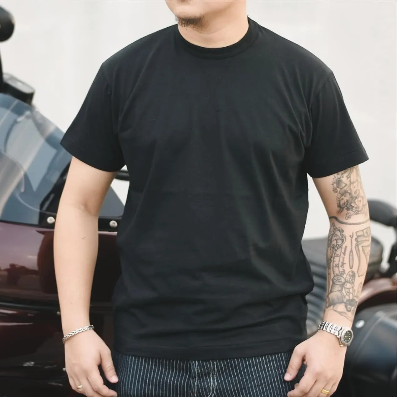 "V-GUSSET" orifant primium tee