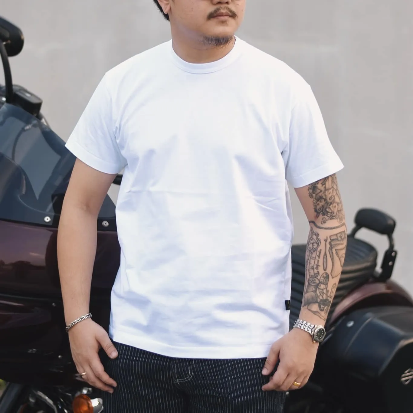 "V-GUSSET" orifant primium tee